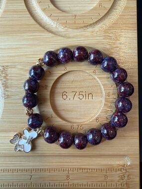 Garnet-Red Stretch Bracelet with Butterfly Charm

10mm beads in Glass